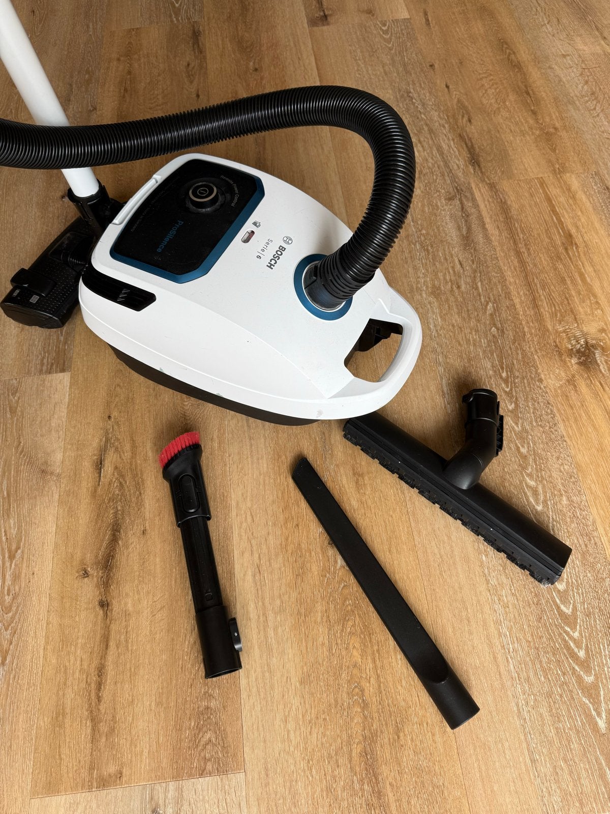 Bosch Serie 6 ProSilence Stofzuiger | Incl. Accessoires, Inclusief accessoires, Bosch, Zo goed als nieuw, Sledestofzuiger
