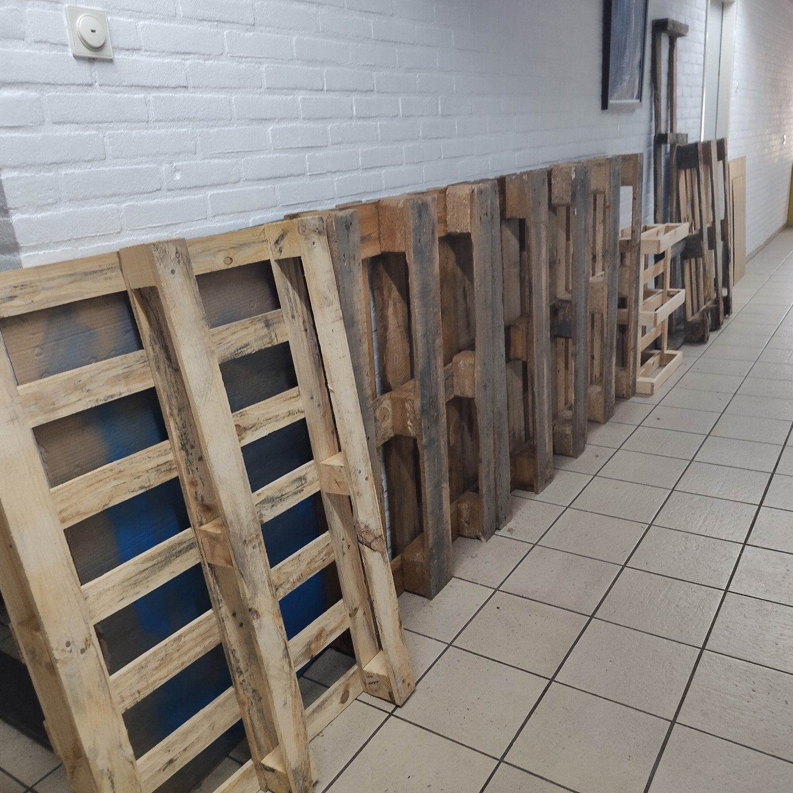 Euro pallet, Ophalen