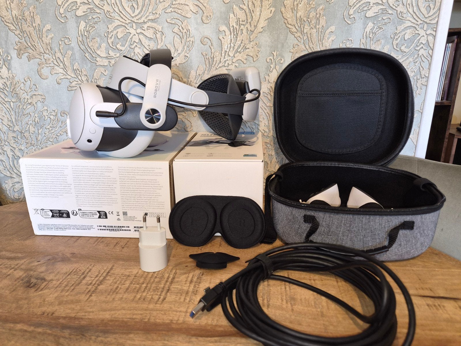 Meta Quest 3 128 GB + BoboVR M3 Pro + accessoires — compleet, Spelcomputers en Games, Virtual Reality, Ophalen, Zo goed als nieuw