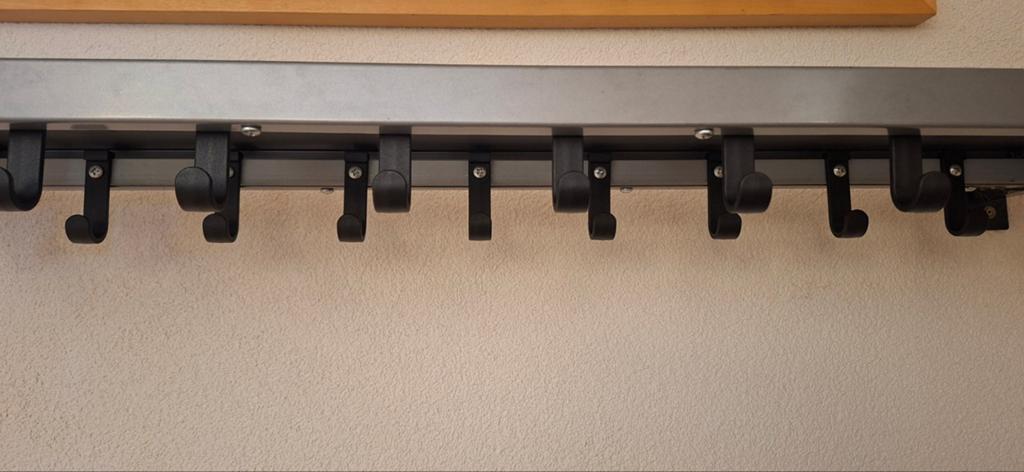 Wand garderobe met 19 haken en hoedenplank, Ophalen of Verzenden, Metaal, Wandkapstok, Minder dan 100 cm