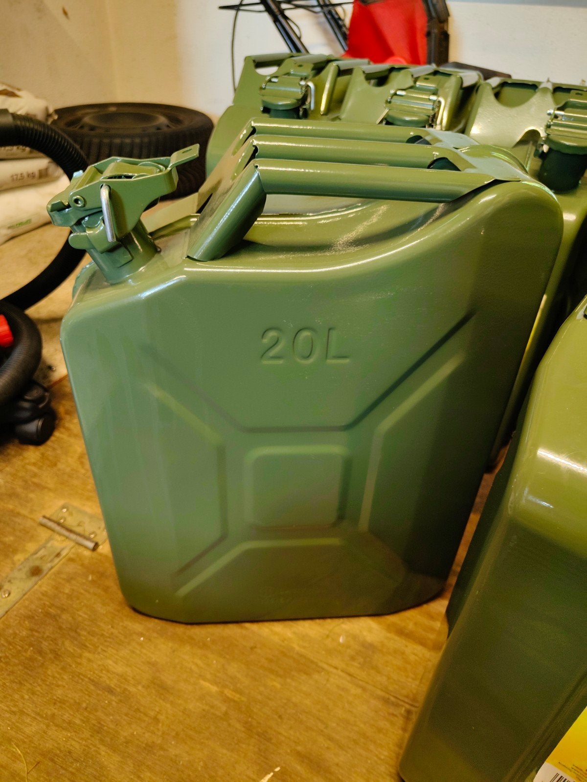 8x stalen NATO 20L Jerrycans, Ophalen