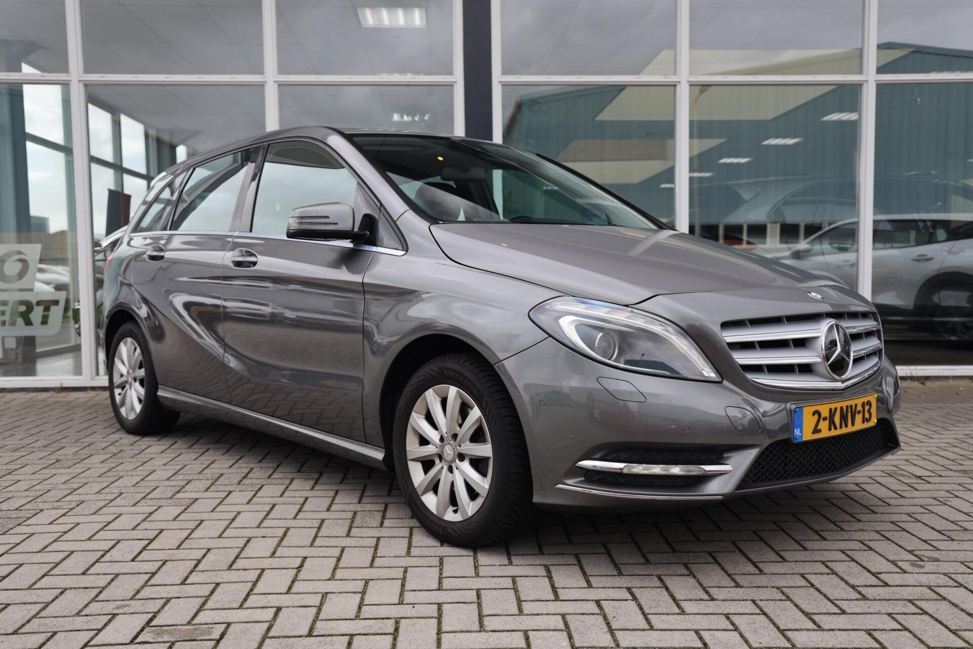 Mercedes B-klasse 200 Ambition|Inklapbare trekhaak|PDC|Airco, Auto's, Voorwielaandrijving, Gebruikt, Met garantie (alle), Bedrijf