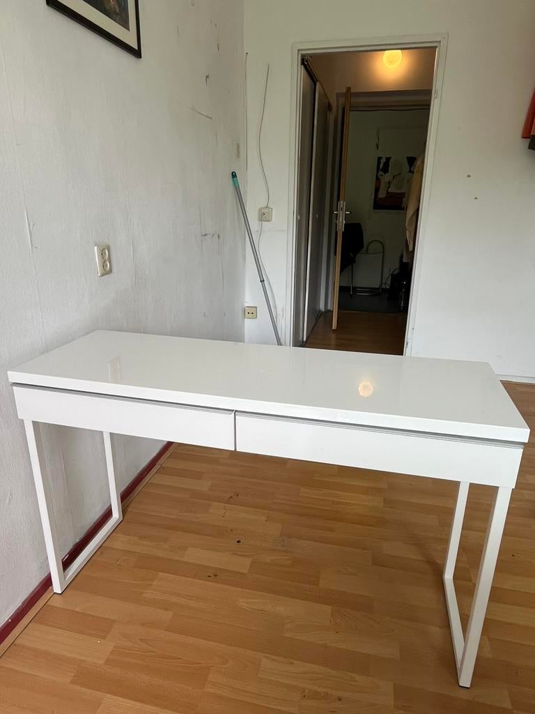 Glanzend bureau met twee lades, Huis en Inrichting, Tafels | Eettafels, Ophalen of Verzenden, Zo goed als nieuw, Rechthoekig, 50 tot 100 cm