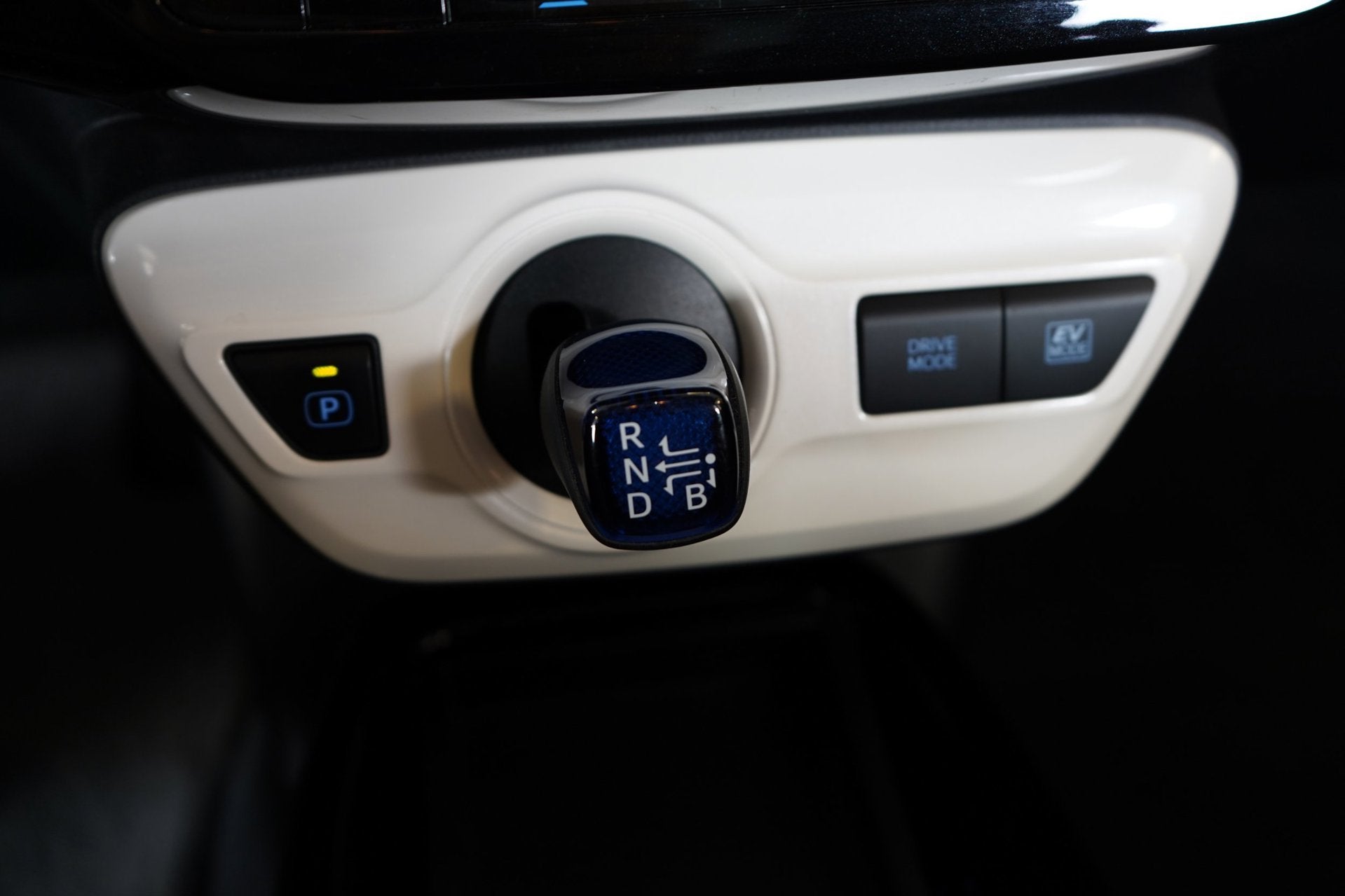 Foto 31 van Toyota Prius 1.8 Aspiration|GARANTIE|NAVI|CRUISE|STOELVERW|H