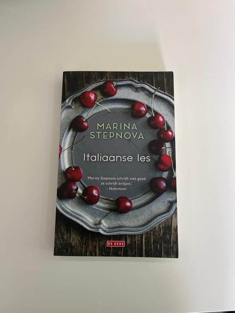 Italiaanse les - Marina Stepnova (Boek), Ophalen of Verzenden, Zo goed als nieuw, Nederland