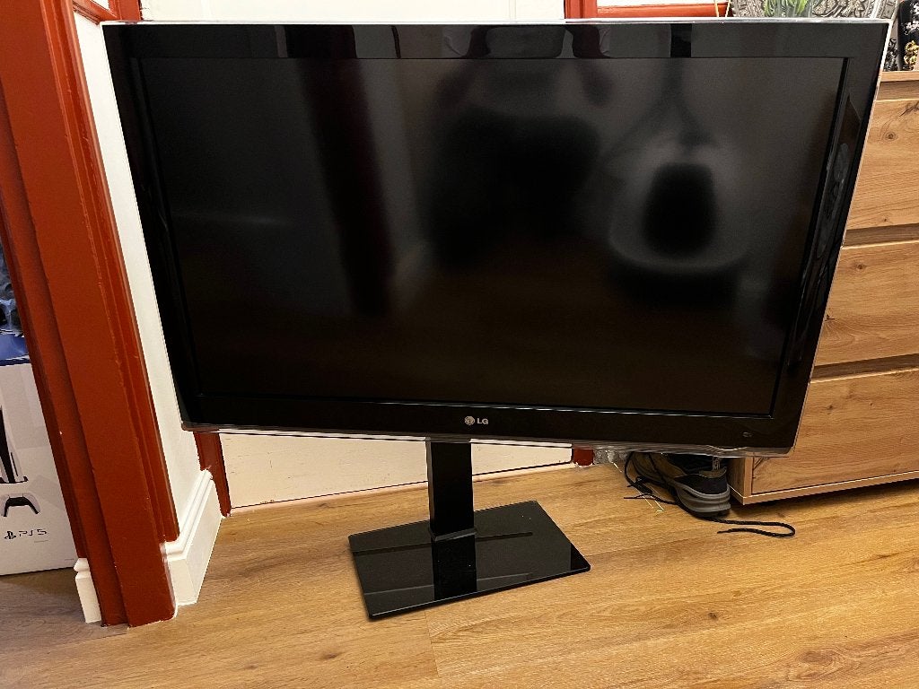 Televisie voor €90, Ophalen, 50 Hz, 100 cm of meer, LG