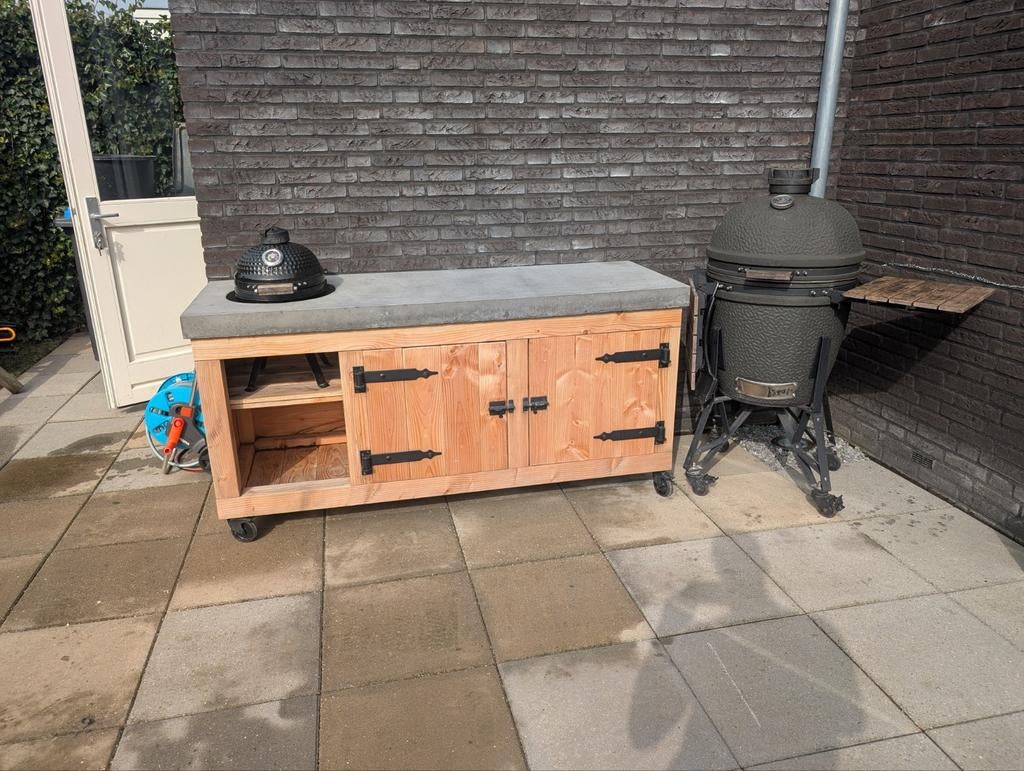 Robuuste buitenkeuken met betonnen blad en kleine BBQ, Tuin en Terras, Buitenkeukens, Ophalen, Gebruikt, Houtskool, Vrijstaand