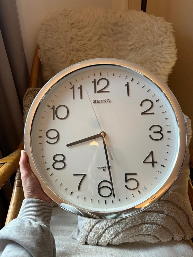 Zilveren klok / wandklok van seiko - diameter 36 cm, Huis en Inrichting, Woonaccessoires | Klokken, Ophalen of Verzenden, Zo goed als nieuw
