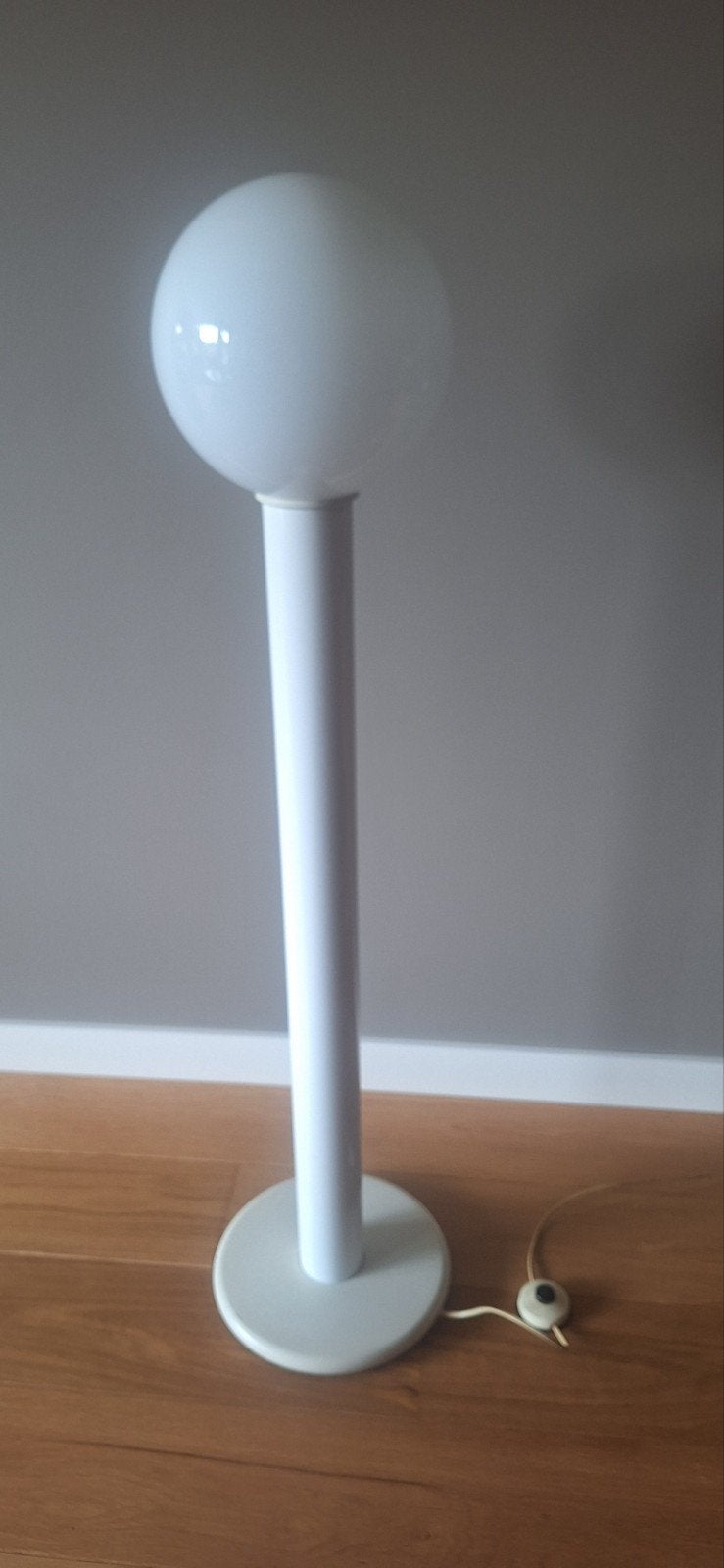 Witte vloerlamp met bolvormige kap, Ophalen, Gebruikt, 100 tot 150 cm, E27 (groot)