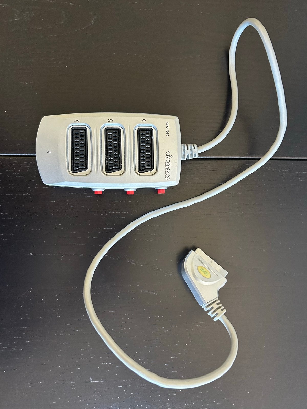 Vivanco SCART splitter 3-weg - Schakel eenvoudig tussen appa, Ophalen of Verzenden, Gebruikt, Minder dan 2 meter, Overige kabels