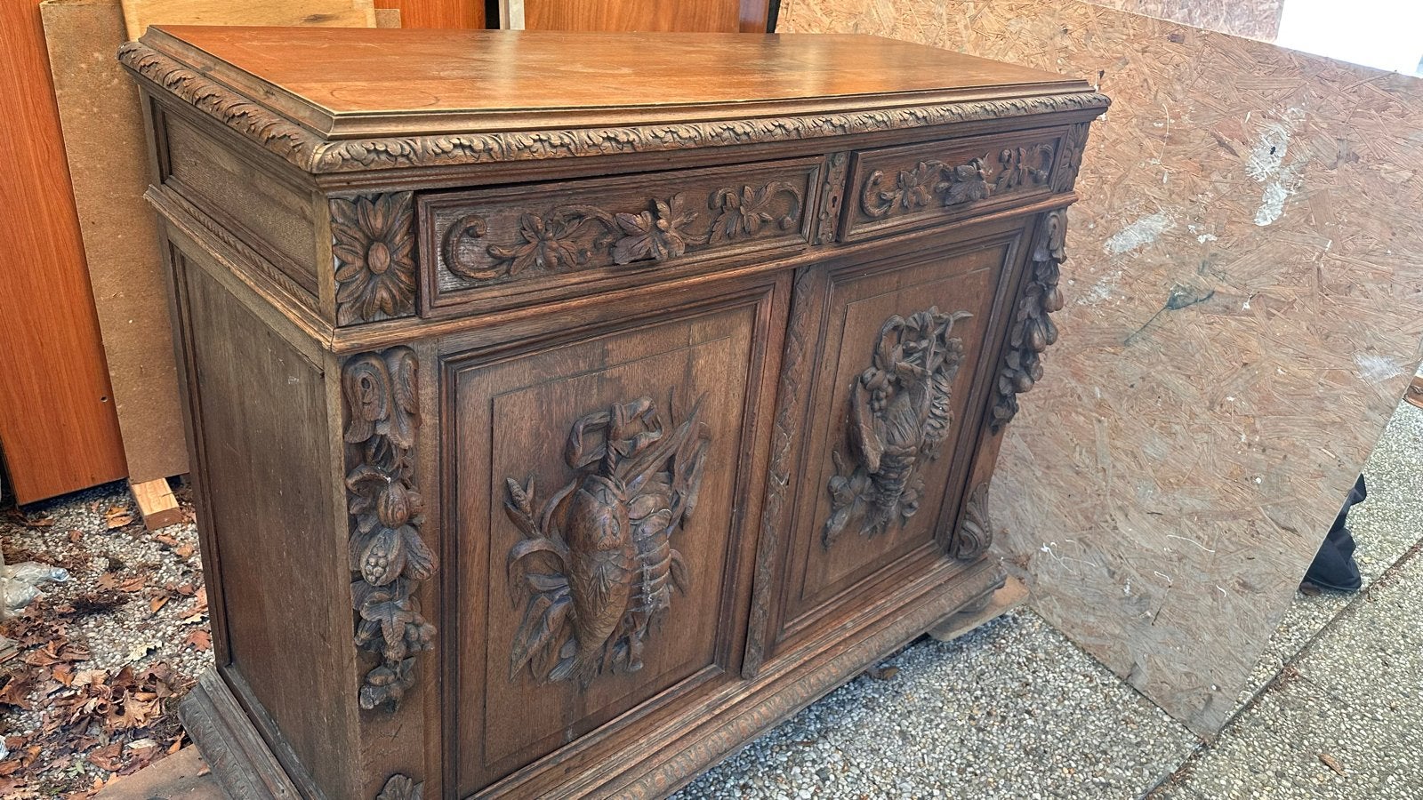 Antiek dressoir met houtsnijwerk, Antiek en Kunst, Ophalen