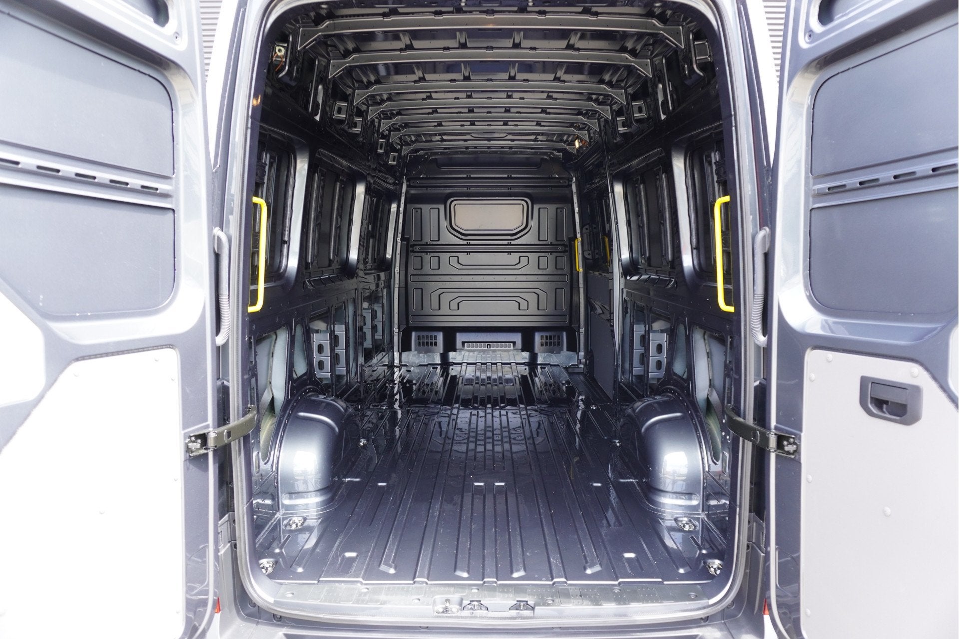 Volkswagen Crafter 180pk L4H3/L3H2 Apple carplay Camera Navi, Auto's, Bestelauto's, Voorwielaandrijving, Gebruikt, 4 cilinders