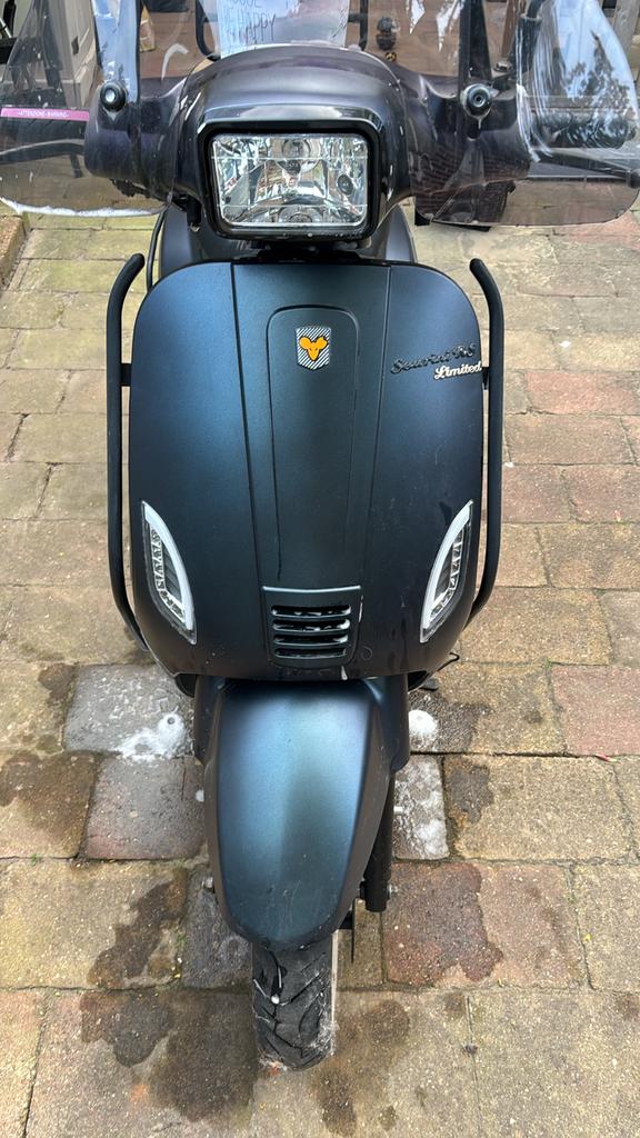 Kameloen Scooter met Windscherm - Goede Staat, Fietsen en Brommers, Snorfietsen en Snorscooters, Gebruikt, Benzine, Ophalen, Overige merken
