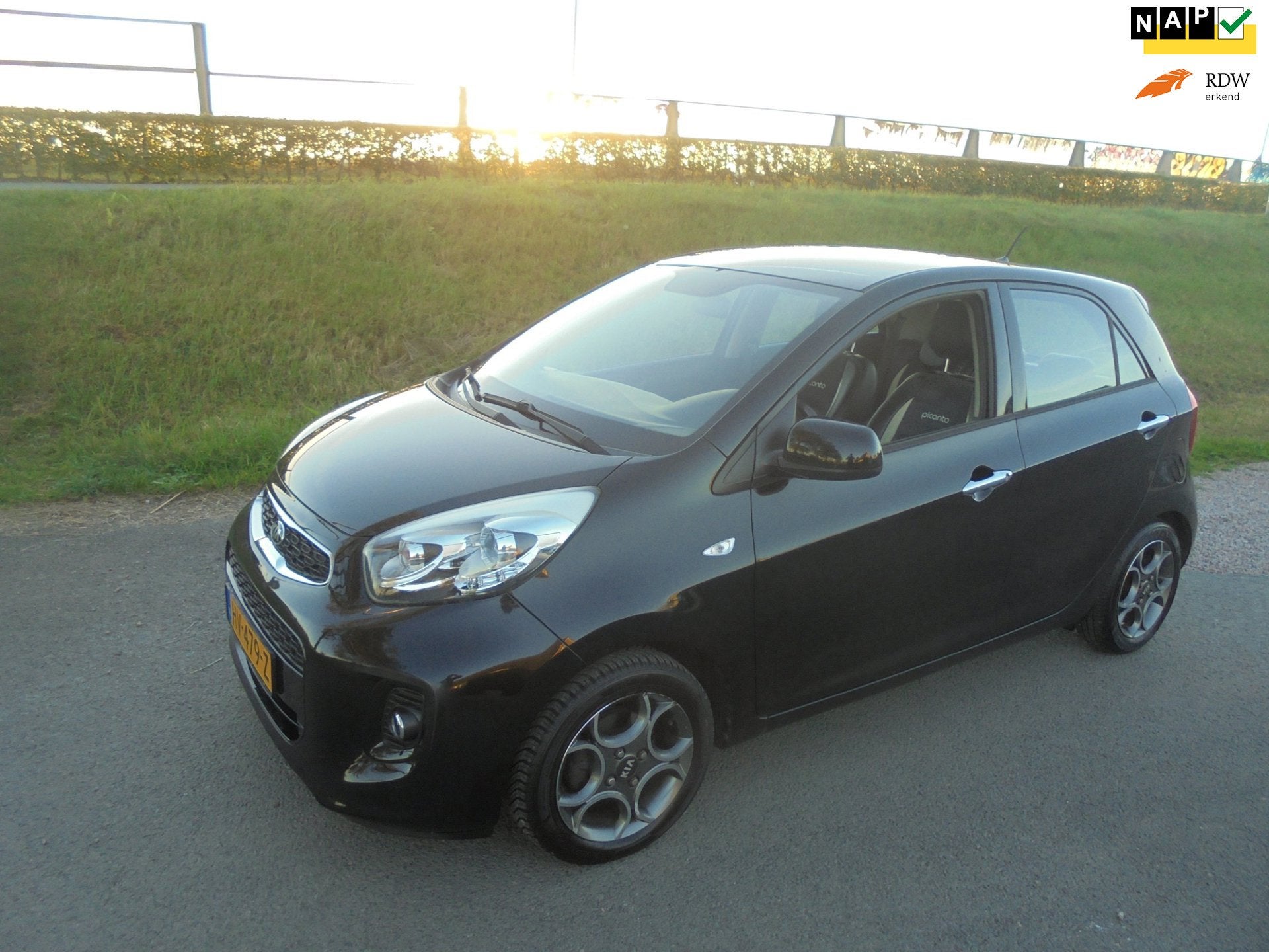 Kia Picanto Kia picanto 1.0 benzine 5 Deurs airco ecc lmv 10, Auto's, Voorwielaandrijving, Euro 5, Gebruikt, Zwart