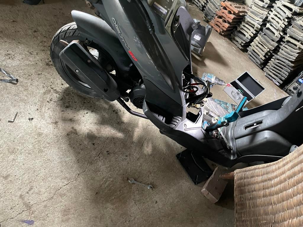 Scooter project - moet snel weg! Zonder voor wiel, Fietsen en Brommers, Ophalen of Verzenden, Gebruikt, Overige typen, Kymco