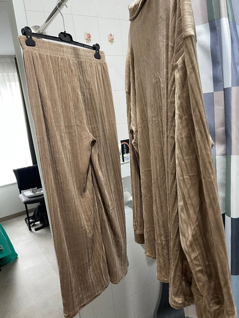 Lekker fluffie zacht huispak, Kleding | Dames, Bruin, Maat 42/44 (L), Ophalen of Verzenden, Onbekend
