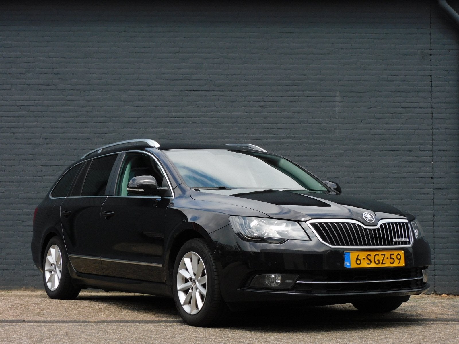 Skoda Superb Combi 1.6 TDI Ambition Business TOPSTAAT! NAVI!, Voorwielaandrijving, Stof, Gebruikt, Zwart