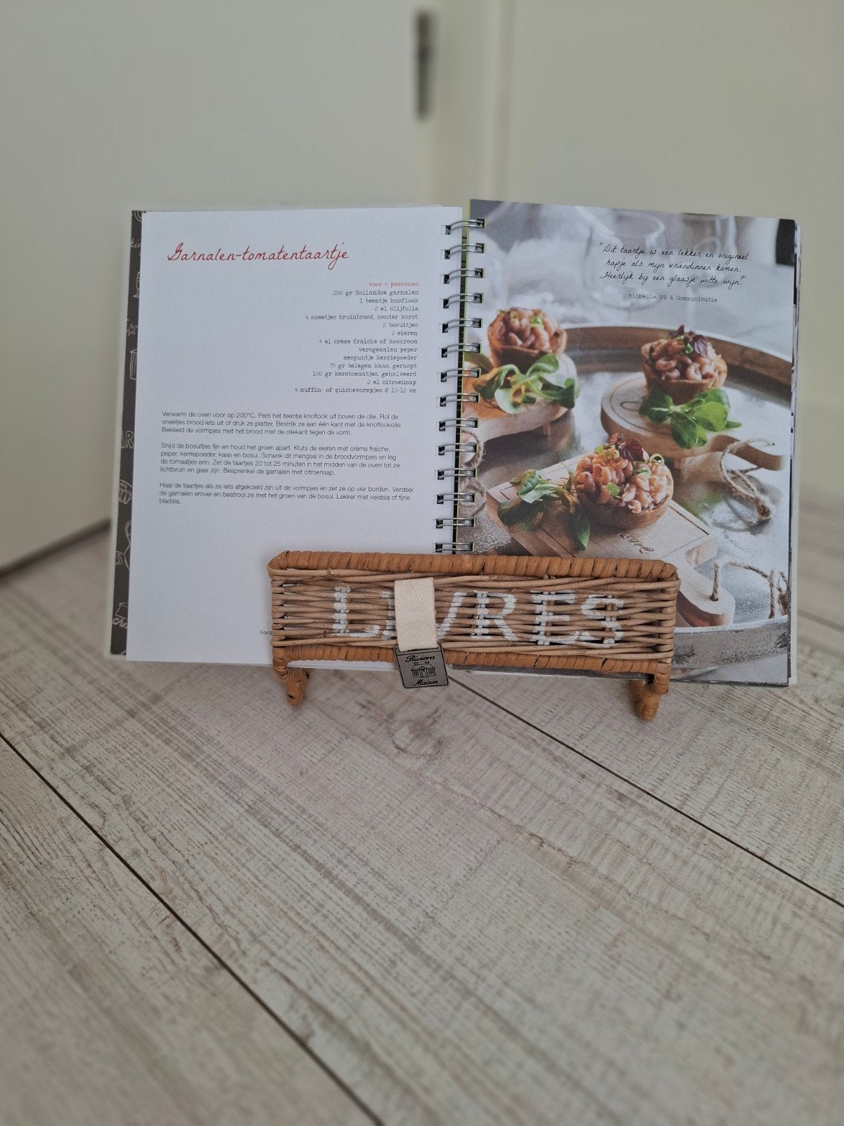 rivera maison kookboek met standaard, Ophalen, Zo goed als nieuw, Rechthoekig, Riet