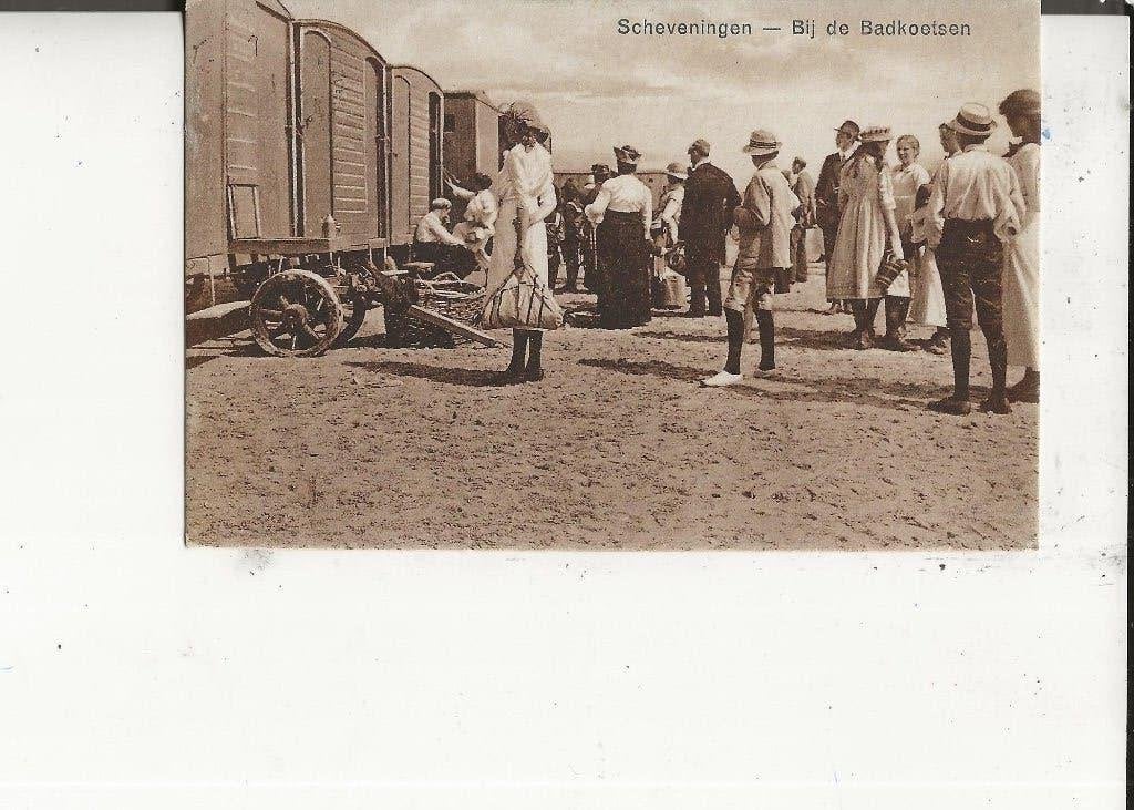 Scheveningen Wachten bij de badkoetsen naar Elinkwijk 3-8-26, Ophalen of Verzenden, 1920 tot 1940, Zuid-Holland
