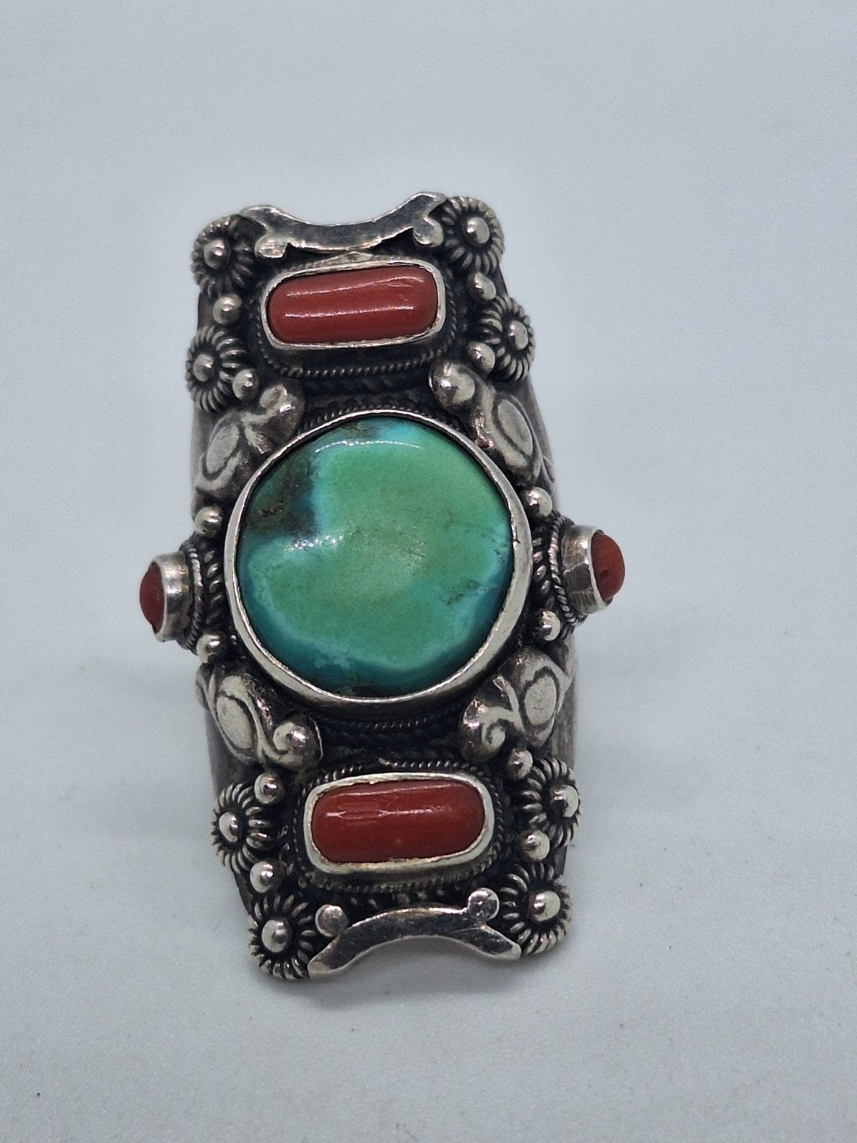Navajo ring met bloedkoraal en turkoois, maat 18, 18 tot 19, Gebruikt, Overige kleuren, Ophalen of Verzenden