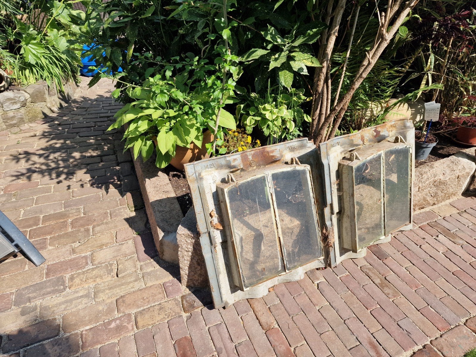 Twee oude dakramen, Ophalen of Verzenden