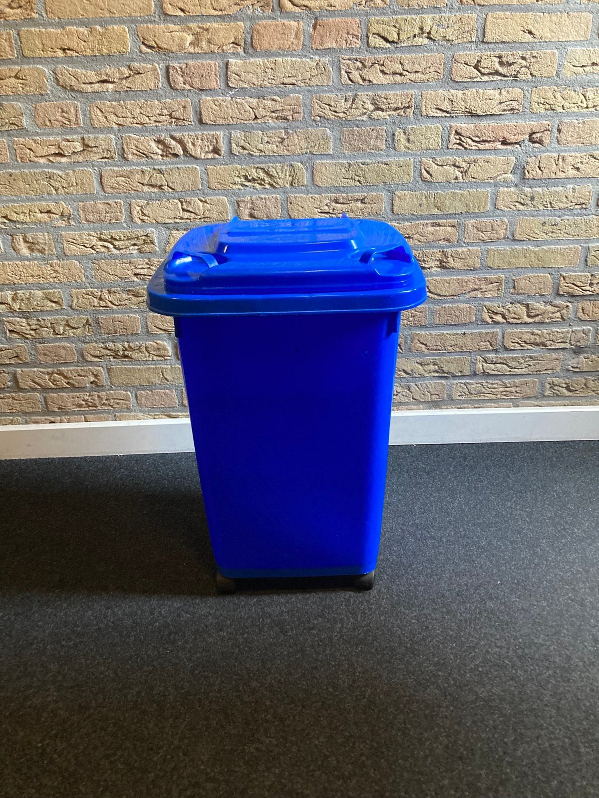 Jleine vuilnisemmer op wieltjes, Ophalen of Verzenden, Zo goed als nieuw, Overige materialen