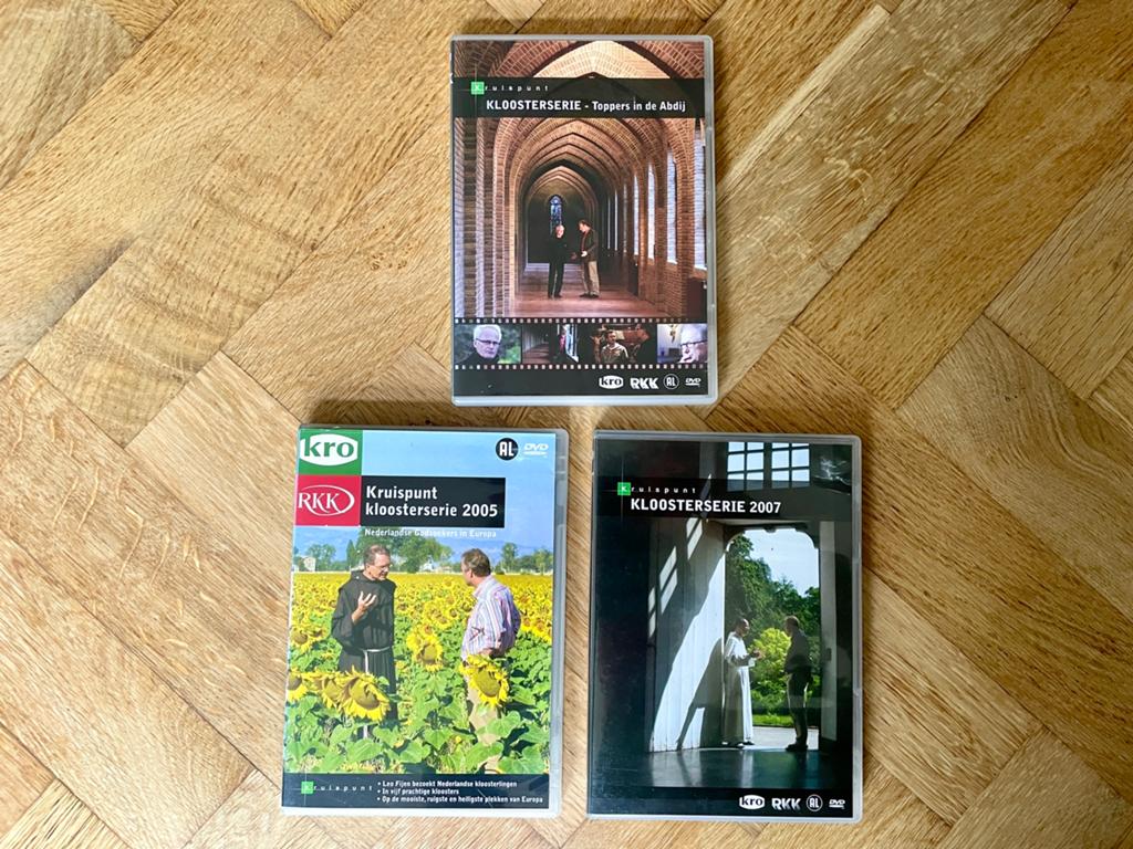 3x KRO Kloosterserie 2005 + 2007 + Toppers Abdij (krasvrij), Alle leeftijden, Boxset, Ophalen of Verzenden, Zo goed als nieuw