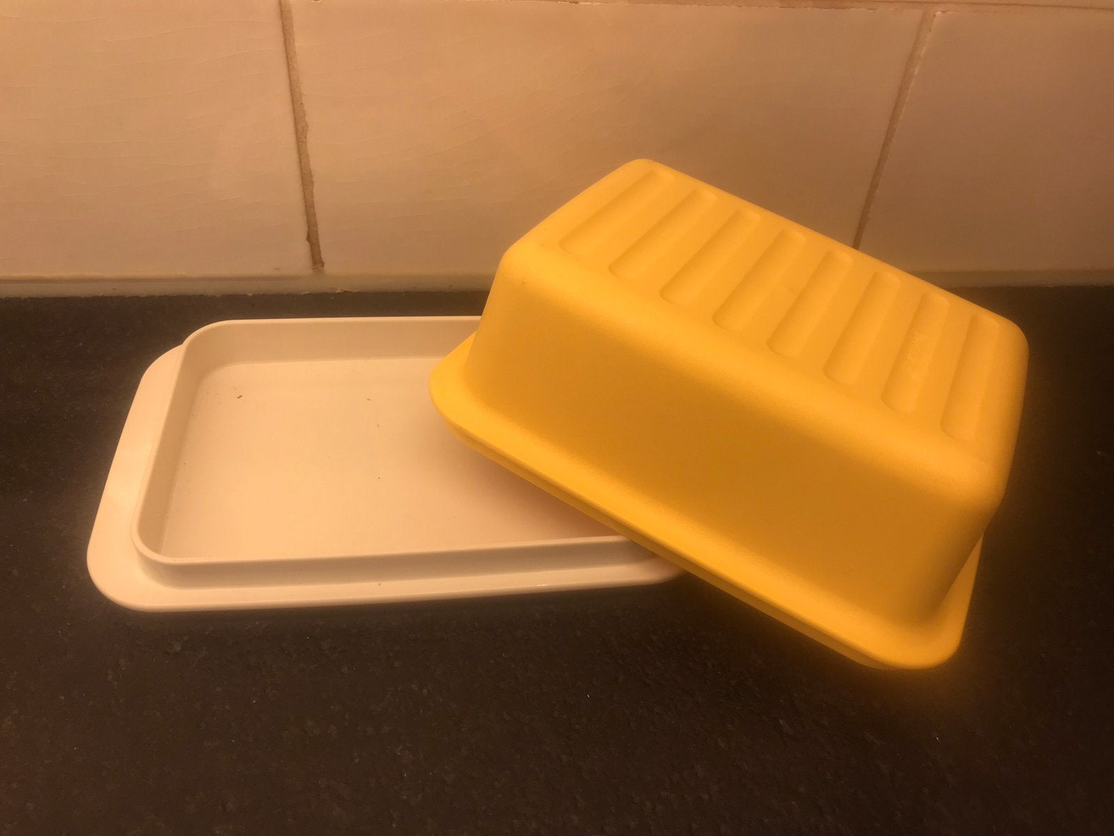 Tupperware botervloot boterkuipje kaasdoosje boterdoosje, Gebruikt, Botervloot, Geel, Ophalen of Verzenden