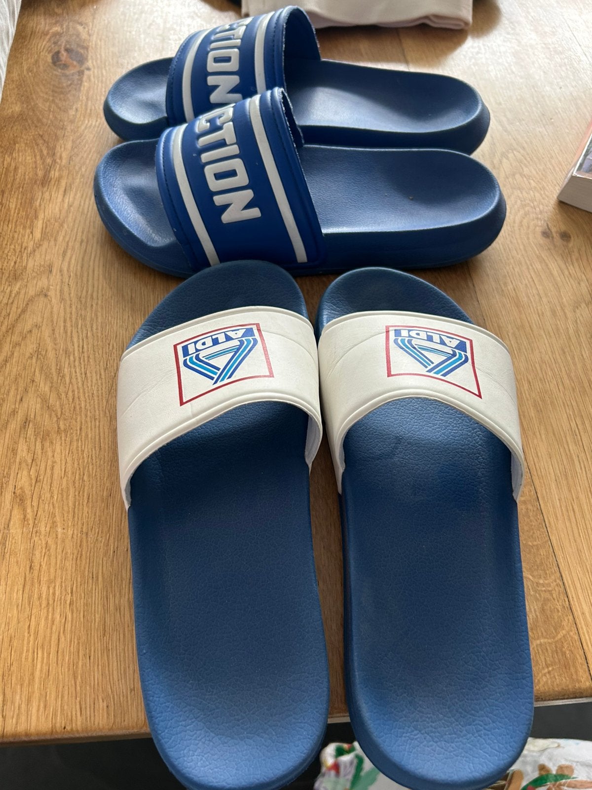Aldi en action slippers, Ophalen, Gedragen