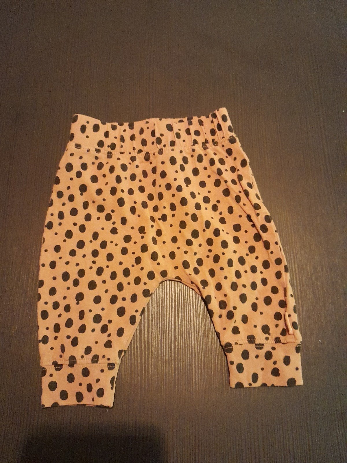 Schattige babybroek met stippen - Maat 56, Kinderen en Baby's, Babykleding | Overige, Ophalen of Verzenden, Zo goed als nieuw