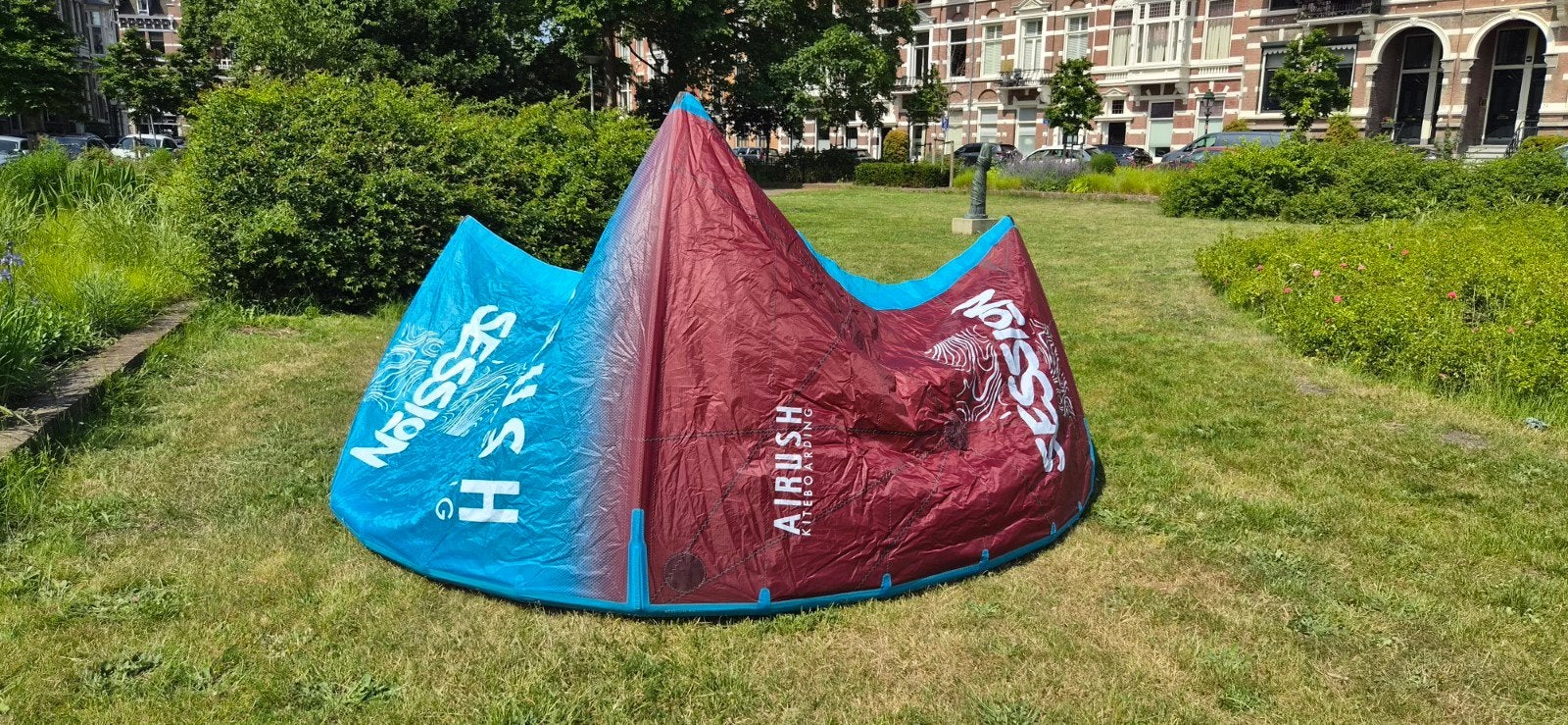 Airush Session 9m Kite met Bar en Pomp, Watersport en Boten, Kitesurfen, Geen board, Ophalen, Zo goed als nieuw, 9 m²