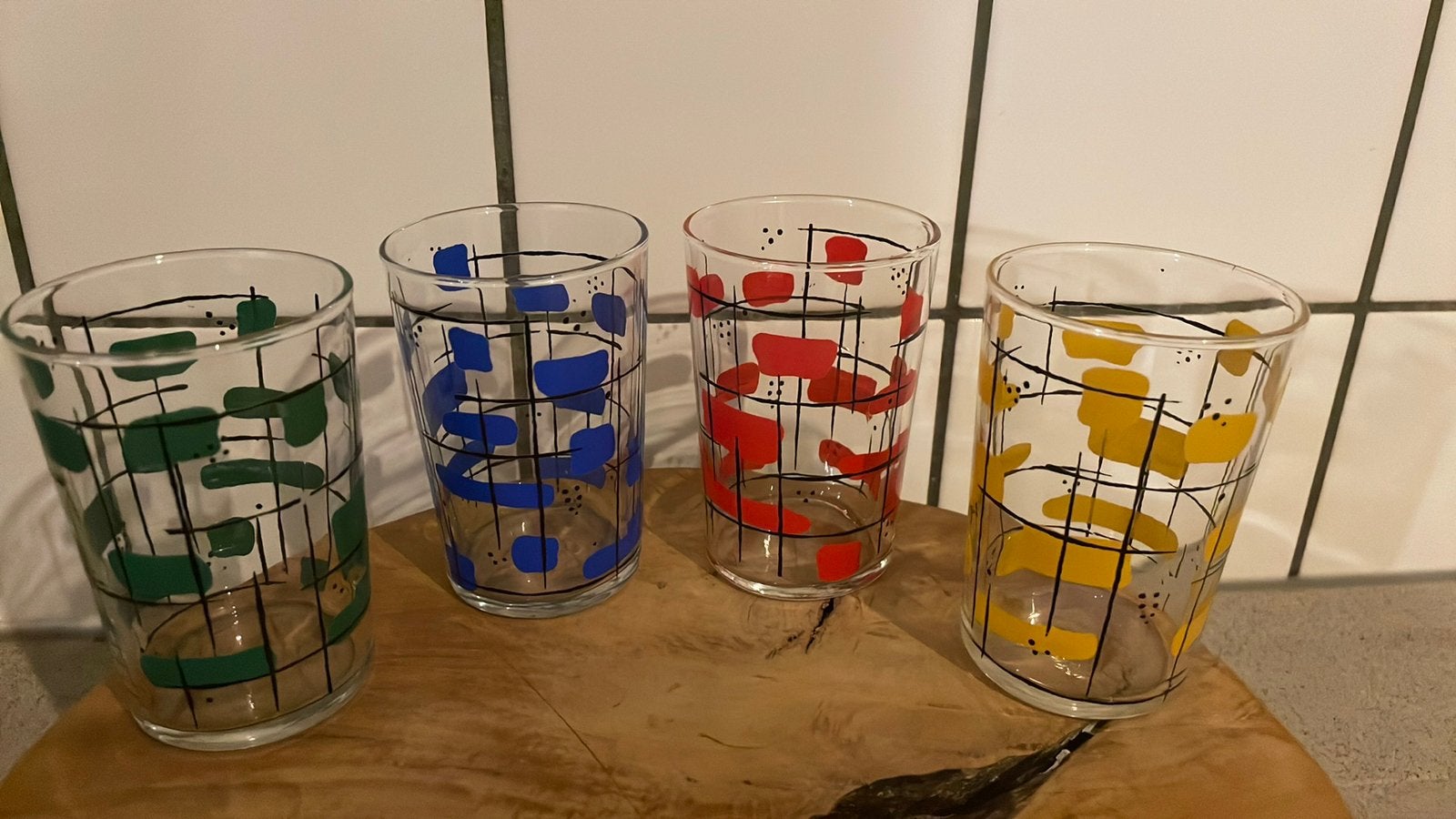 Retro glazen glas drinkglas rood geel blauw, Verzamelen, Retro, Ophalen of Verzenden