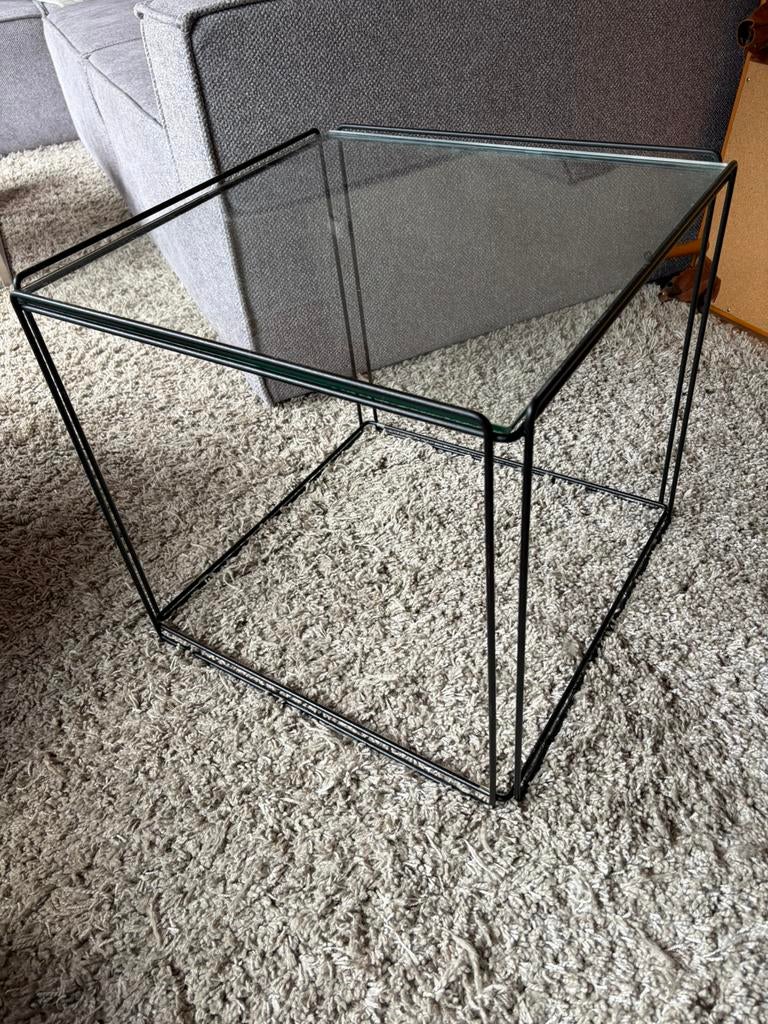 Max Sauze "Isocele" bijzettafel, een iconisch vintage  '70., Huis en Inrichting, Tafels | Bijzettafels, Minder dan 55 cm, Vierkant