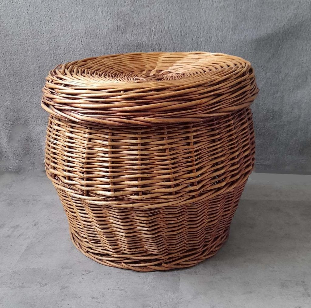 Grote rieten MAND met deksel en opbergruimte. Vintage/retro, Mand, Rond, Ophalen of Verzenden, Zo goed als nieuw