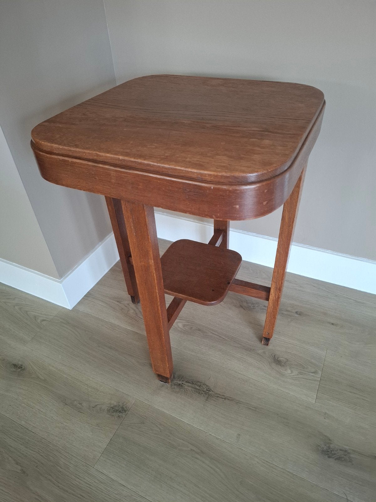 Karakteristiek houten hangoortafeltje / eiken side table, Antiek en Kunst, Ophalen
