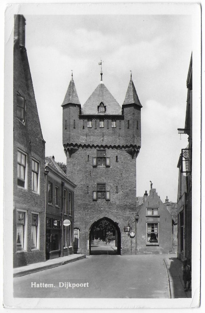 Hattum Dijkpoort Ansichtkaart Uit 1956 ( B7349), Ophalen of Verzenden, 1940 tot 1960, Gelopen