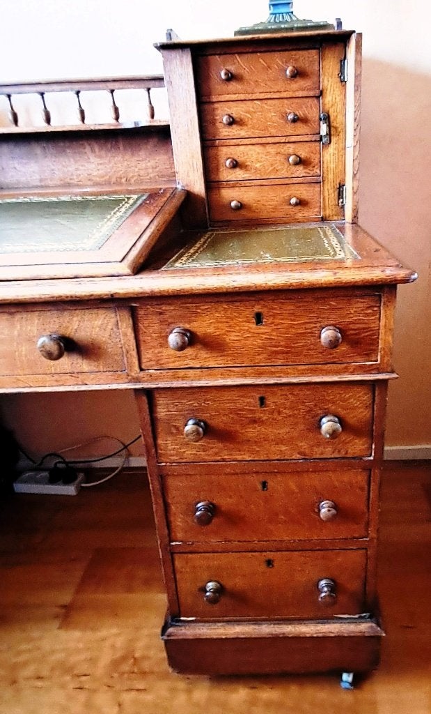 Foto 14 van Uniek Antiek Eiken Dickens Bureau (ca. 1910) – Blikvanger!