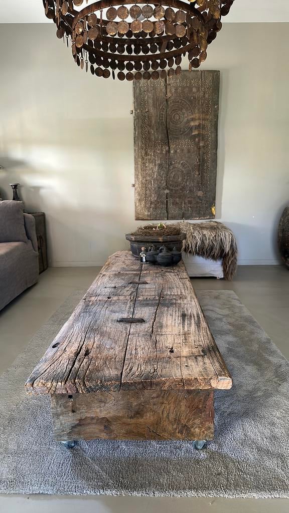 Stoere robuuste industriele salontafel op wielen, Ophalen