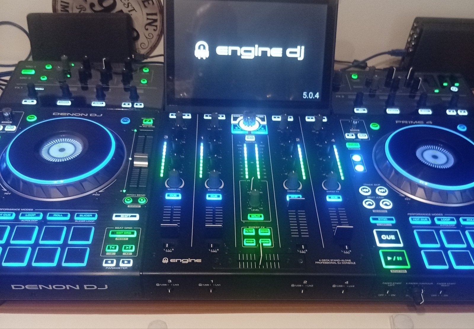 Denon prime 4 met sdd harde schijf zo goed als nieuw, Muziek en Instrumenten, Dj-sets en Draaitafels, Ophalen, Zo goed als nieuw