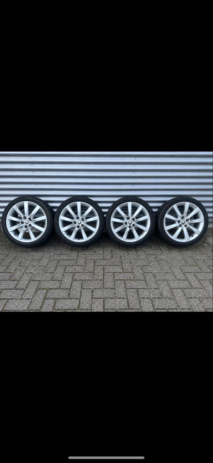 Skoda 18 inch velgen met Dunlop zomerbanden 225/40R18, Auto-onderdelen, Banden en Velgen, Ophalen, 18 inch, Gebruikt, Banden en Velgen