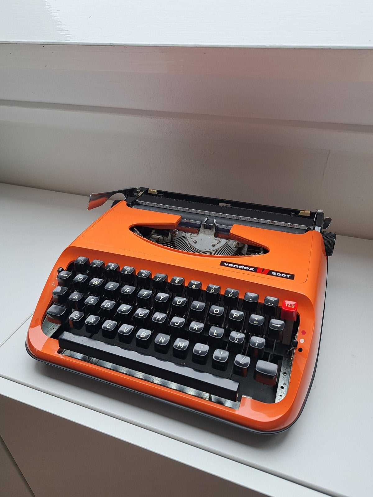 oranje vintage Vendex 500T draagbare typemachine, Diversen, Typemachines, Ophalen of Verzenden, Gebruikt