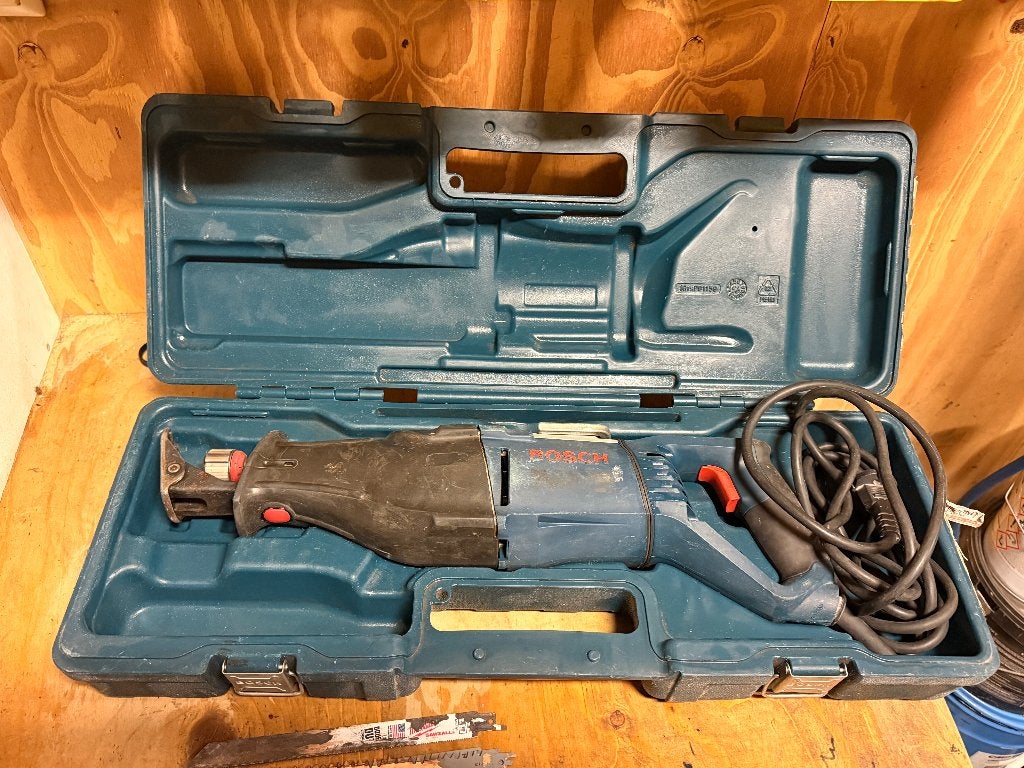 Bosch GSA 1200 E Professional Sabelzaag 1200W + Koffer, Doe-het-zelf en Verbouw, Gebruikt, Cirkelzaag, 70 mm of meer, Ophalen of Verzenden