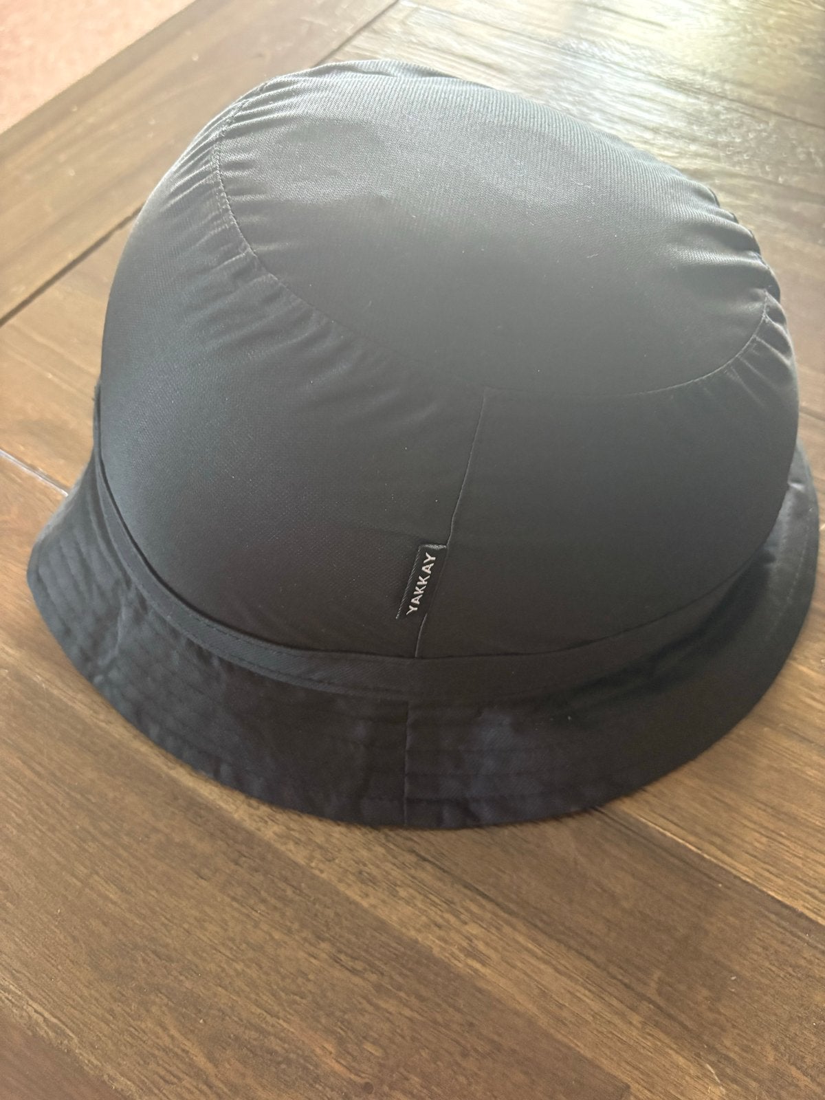 Zwarte YAKKAY fietshelm hoed - Stijlvol en Veilig, Kleding | Dames, Hoeden en Petten, Ophalen, Zo goed als nieuw, One size fits all
