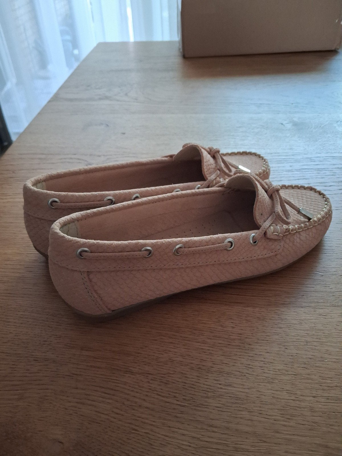 Perlanera Handgemaakte beige Instappers - Maat 39 BIEDEN!, Kleding | Dames, Schoenen, Nieuw, Ophalen of Verzenden, Instappers