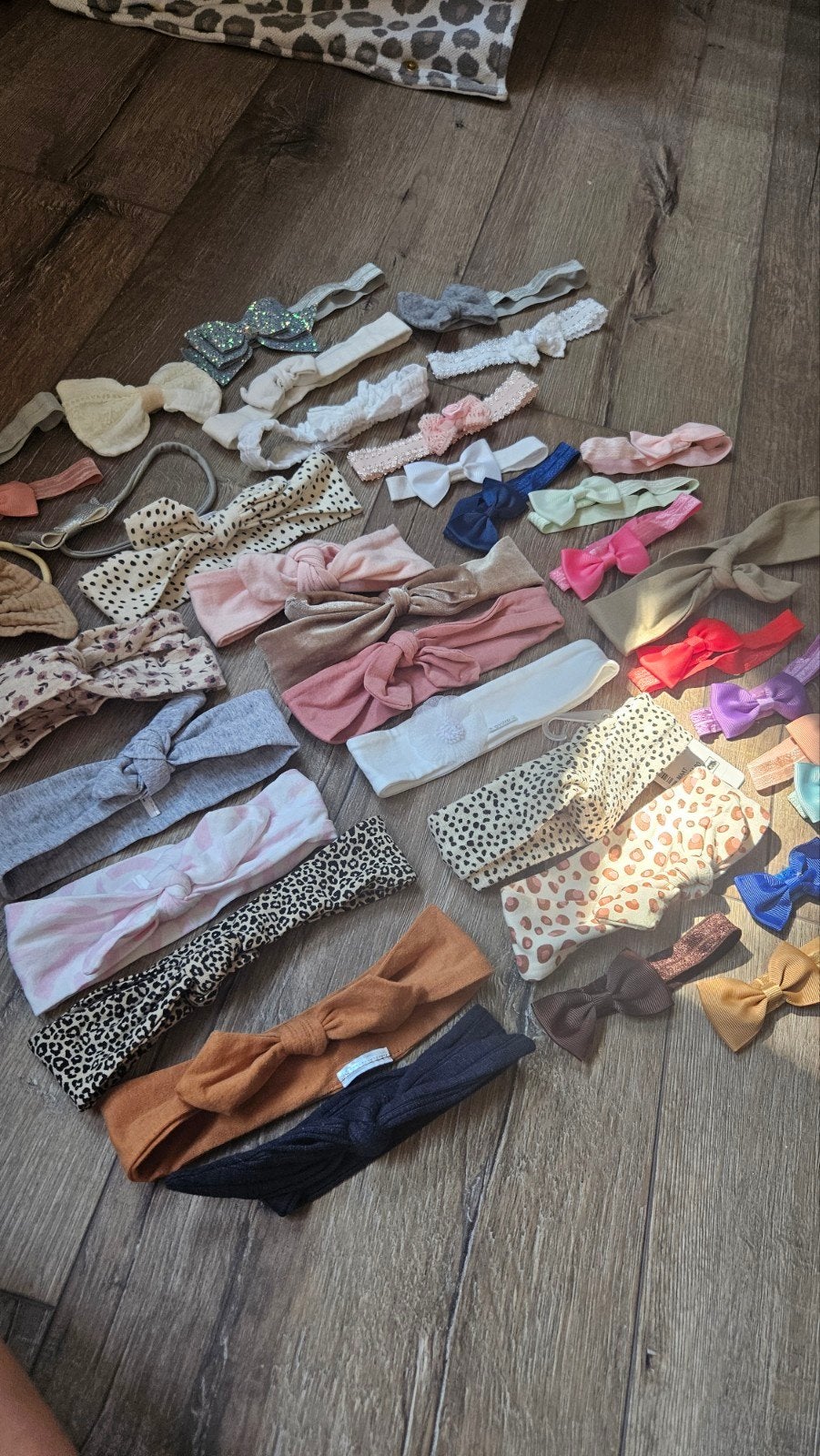 Mand vol haarbandjes voor baby's - Diverse stijlen, Kinderen en Baby's, Ophalen of Verzenden, Gebruikt, Diverse