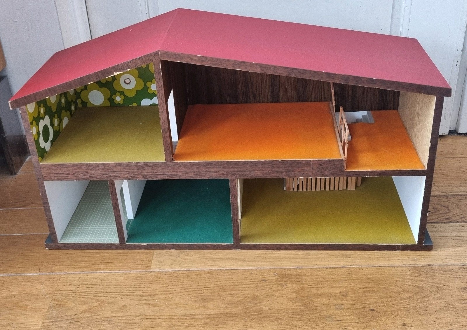 Stevig Vintage Poppenhuis met Meerdere Kamers en Trap, Verzamelen, Poppenhuizen en Toebehoren, Ophalen of Verzenden, Gebruikt