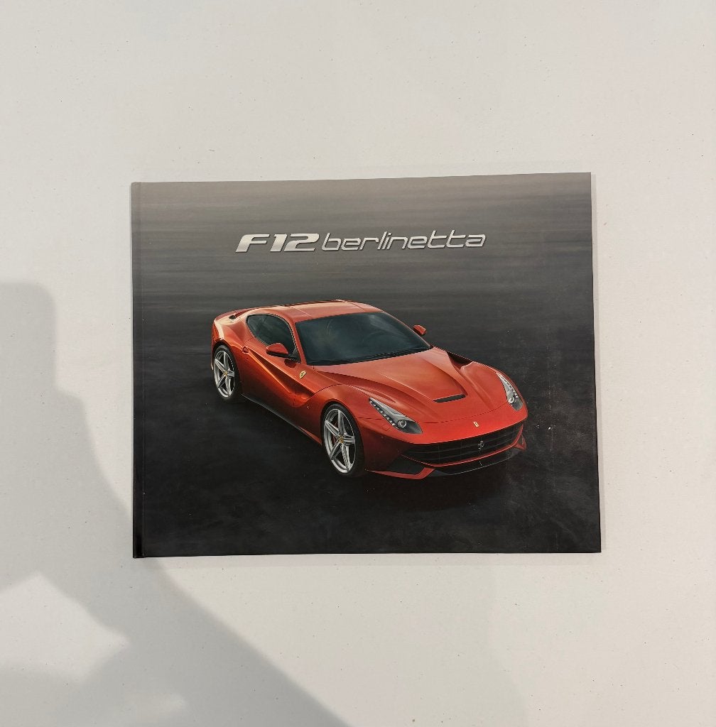 Officiële Ferrari F12berlinetta Dealerboek, Ophalen of Verzenden, Zo goed als nieuw, Ferrari
