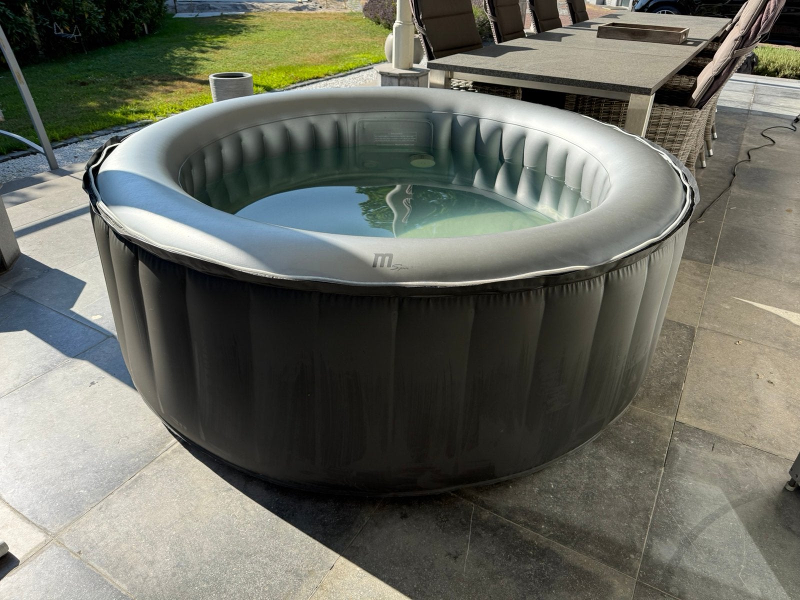 Opblaasbare jaccuzi , M-spa, Tuin en Terras, Bubbelbaden en Hottubs, Ophalen, Zo goed als nieuw, Afdekzeil, Opblaasbaar