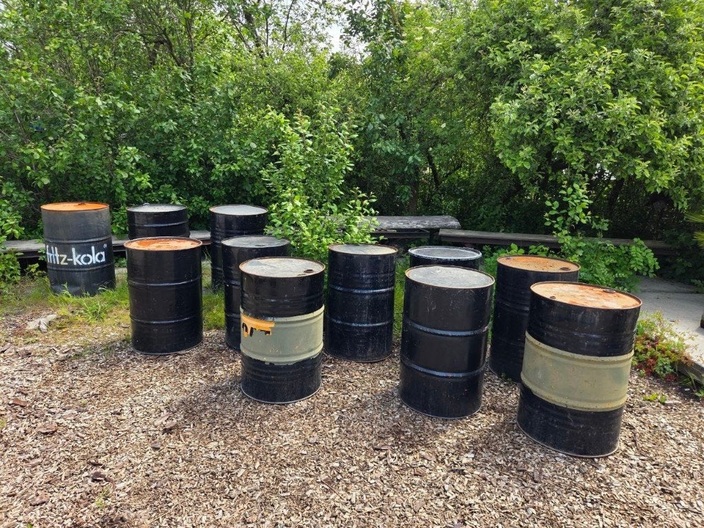 11 industriële stalen olievaten / 200L drums | leeg & schoon, Ophalen, Gebruikt, Vuurton