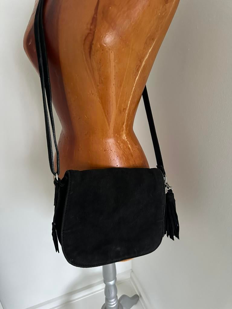 Zwart suède Burkely schoudertasje, Sieraden, Tassen en Uiterlijk, Tassen | Damestassen, Ophalen of Verzenden, Gebruikt, Zwart